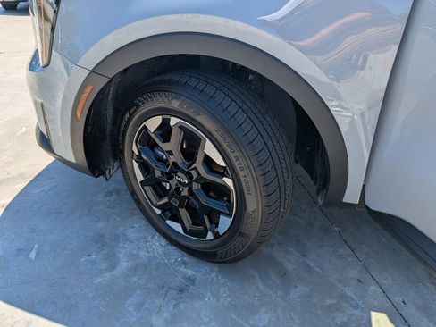 Certified 2025 Kia Sorento S image 39