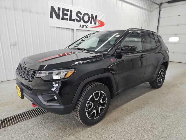 New 2026 Jeep Compass Trailhawk w/ Sun, Sound & Navigation Group AWD/4WD image 4