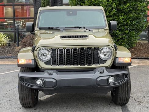 Used 2025 Jeep Gladiator Sport AWD/4WD image 3