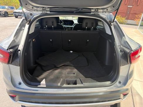 Used 2024 Chevrolet Trax LT w/ Sunroof Package FWD image 13