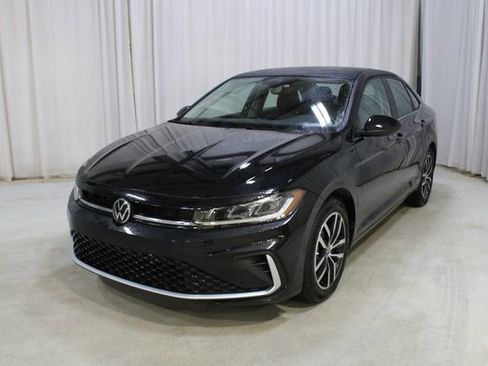 Used 2025 Volkswagen Jetta SE w/ Sunroof Package image 39