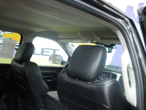 Used 2018 RAM 1500 Laramie AWD/4WD image 10