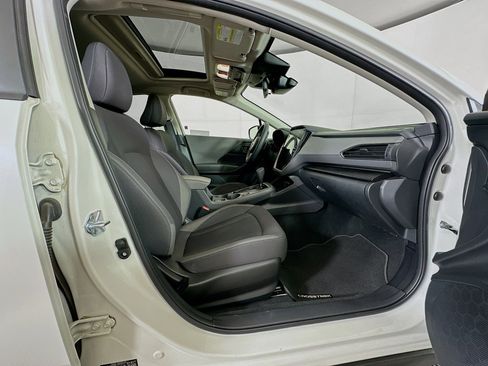 Used 2025 Subaru Crosstrek 2.0i Premium image 30