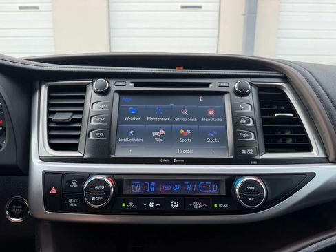 Used 2015 Toyota Highlander XLE FWD image 36