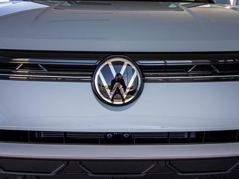 New 2026 Volkswagen Taos SE AWD/4WD image 7
