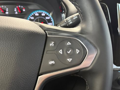 Used 2023 Chevrolet Traverse LT FWD image 18