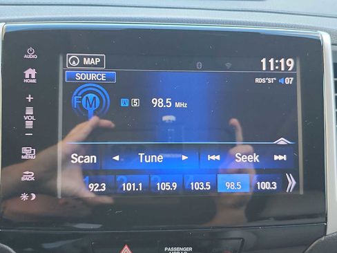 Used 2018 Honda Pilot Touring image 18