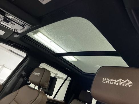 Certified 2025 Chevrolet Tahoe High Country AWD/4WD image 19