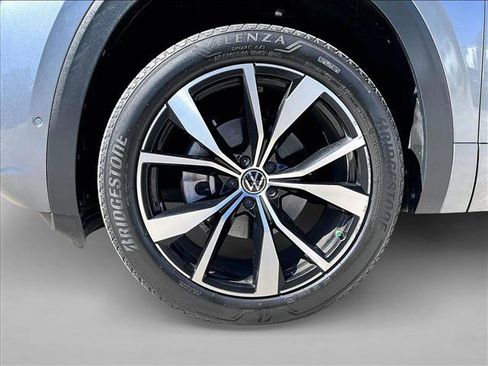 Used 2024 Volkswagen Atlas SEL Premium R-Line image 10