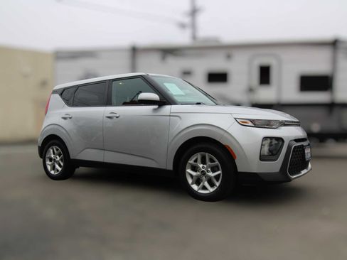 Used 2020 Kia Soul S image 3