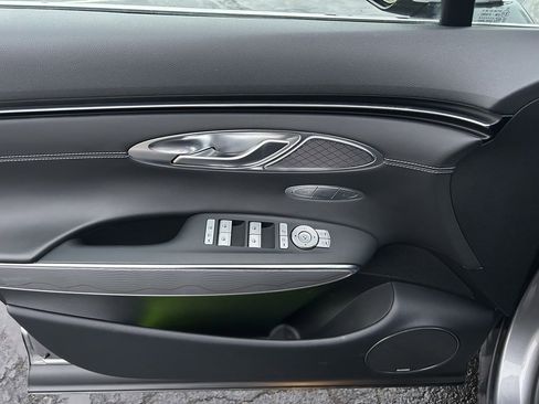 Used 2022 Genesis GV70 2.5T w/ Advanced Package image 4