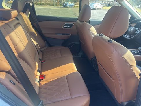 Used 2026 Nissan Rogue Platinum w/ Platinum Premium Package image 15