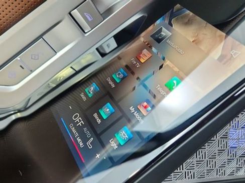 Used 2023 BMW i7 xDrive60 image 35