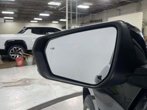 Used 2022 Chevrolet Equinox LT image 29