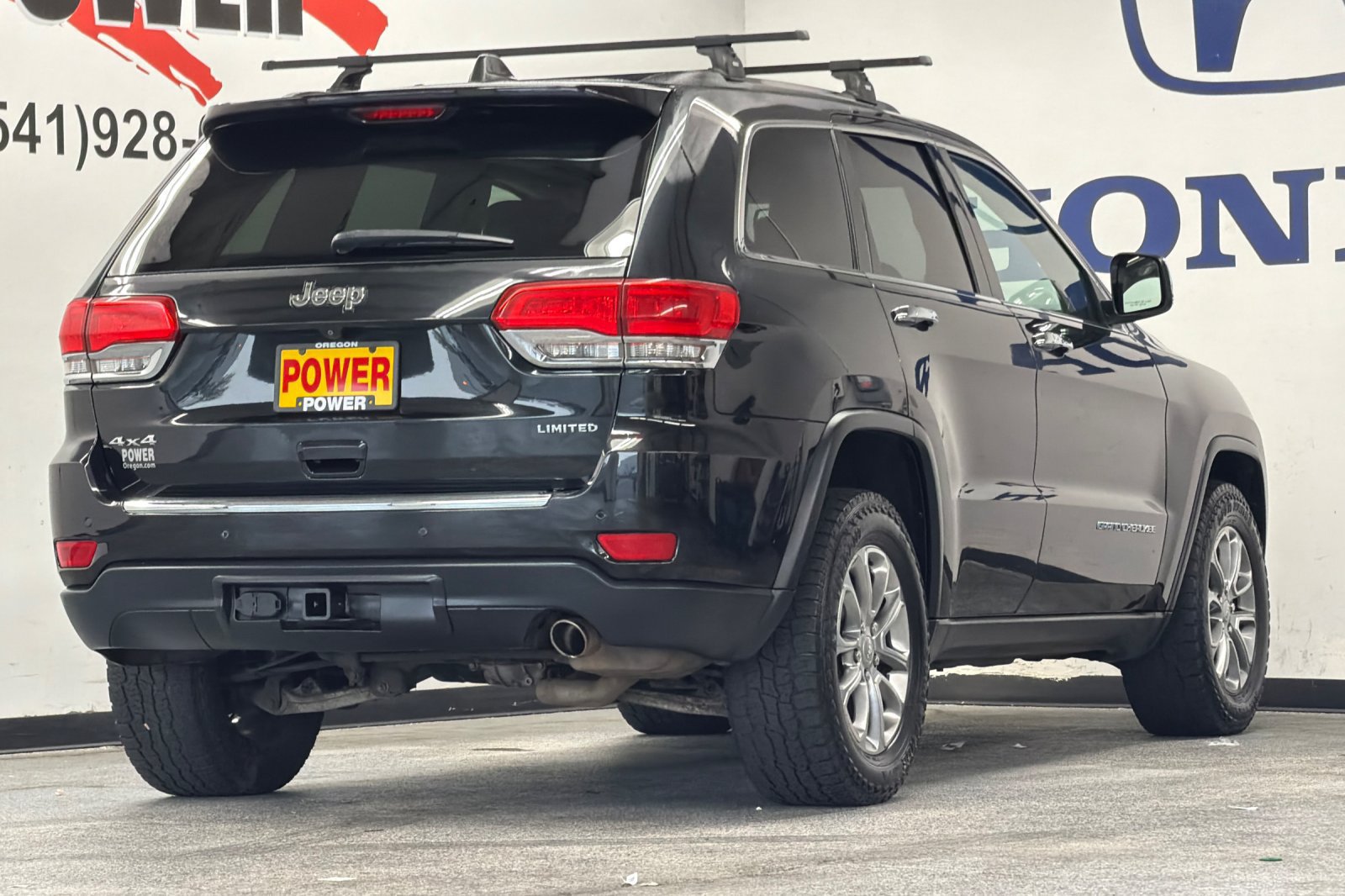 Used 2015 Jeep Grand Cherokee Limited w/ Trailer Tow Group IV AWD/4WD image 3
