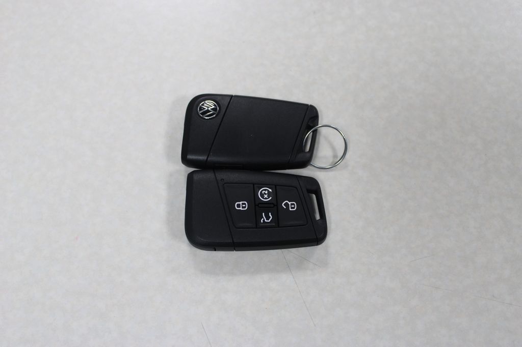Used 2025 Volkswagen Taos SE AWD/4WD image 33