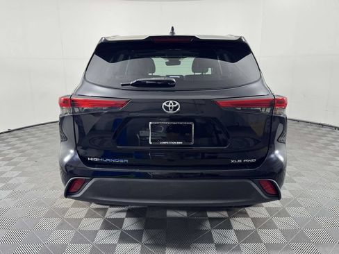 Used 2020 Toyota Highlander XLE AWD/4WD image 9