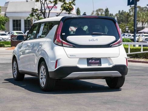 Used 2023 Kia Soul LX FWD image 8