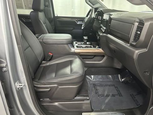 Used 2024 Chevrolet Silverado 1500 LT Trail Boss w/ LT Trail Boss Premium Package AWD/4WD image 12