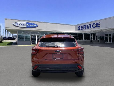 Used 2024 Chevrolet Trax RS w/ Sunroof Package FWD image 7