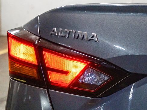 Used 2024 Nissan Altima 2.5 SV image 12