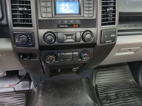 Used 2022 Ford F250 XL w/ Power Equipment Group image 17