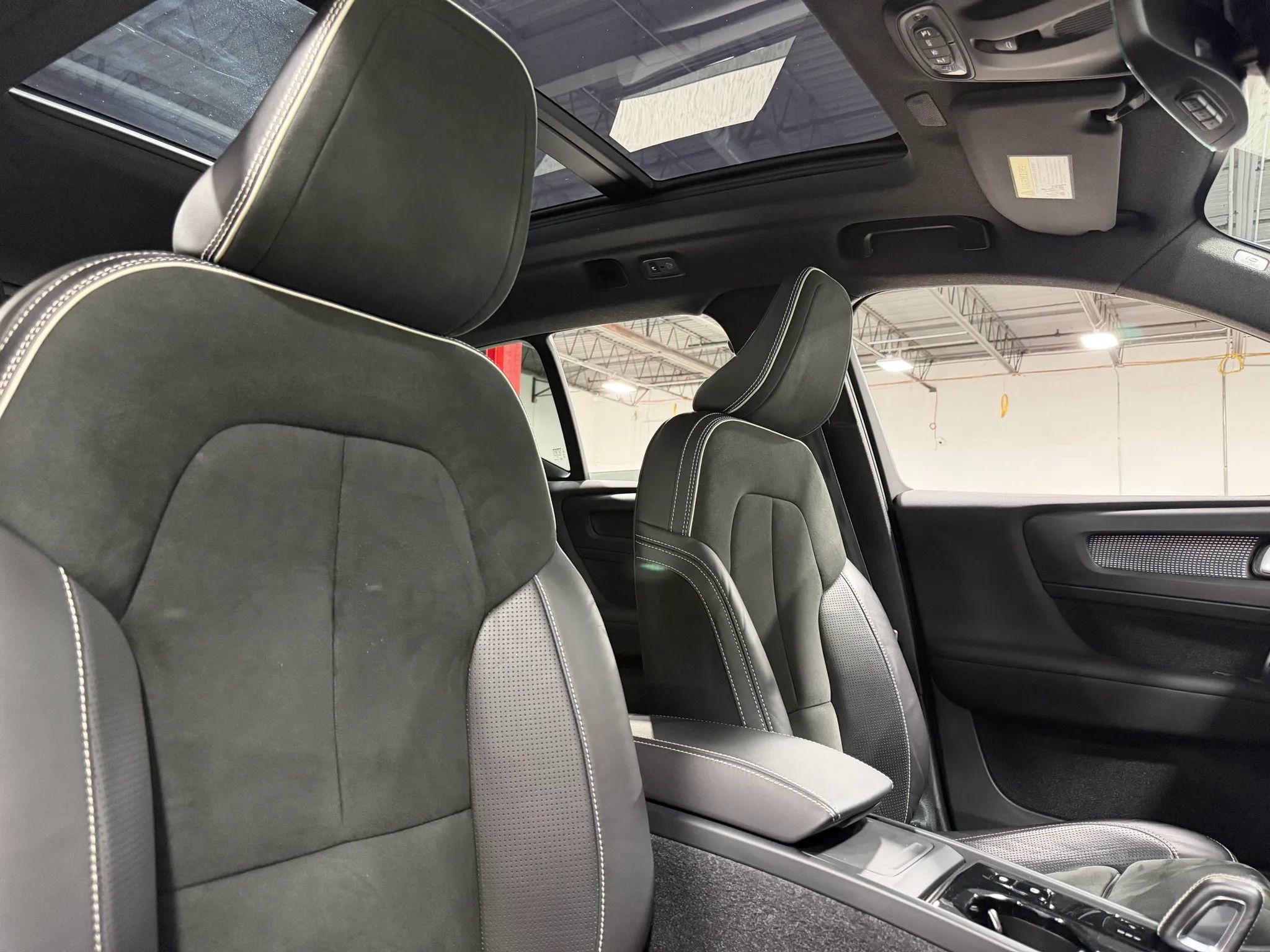 Used 2019 Volvo XC40 T5 R-Design AWD/4WD image 38