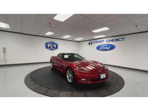 Used 2005 Chevrolet Corvette Coupe w/ Preferred Equipment Group RWD image 4