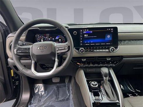 Used 2025 Chevrolet Colorado ZR2 w/ Technology Package image 12