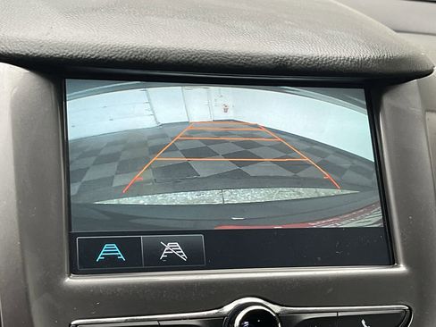 Used 2018 Chevrolet Cruze LT w/ Convenience Package image 5