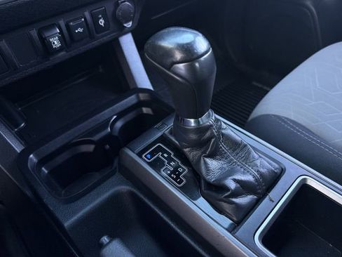 Used 2020 Toyota Tacoma TRD Off-Road AWD/4WD image 19