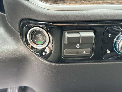 New 2026 GMC Sierra 1500 Elevation image 16