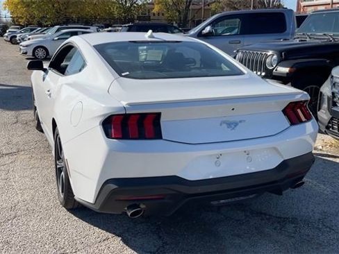 Used 2024 Ford Mustang Premium image 5