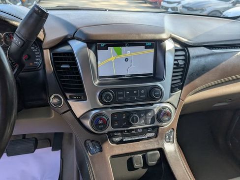 Used 2020 Chevrolet Suburban LT w/ Luxury Package RWD image 17