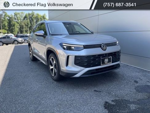 New 2025 Volkswagen Tiguan SE image 23