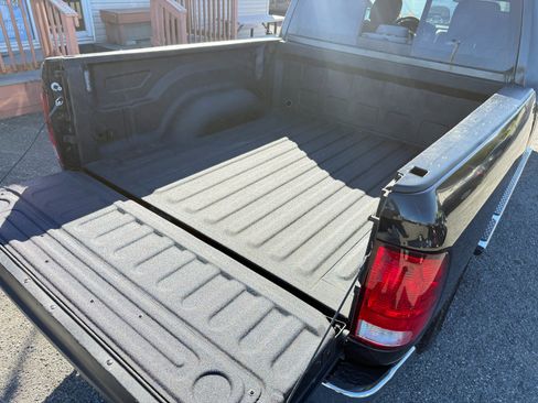 Used 2018 RAM 1500 Classic SLT w/ Luxury Group image 36