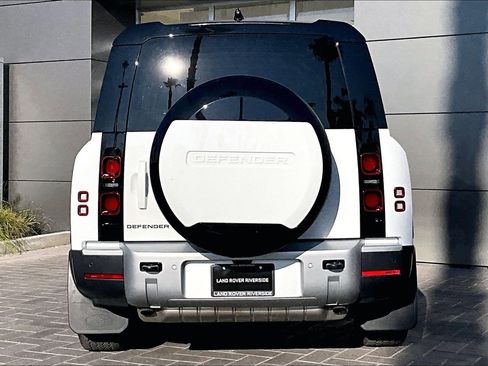 Used 2024 Land Rover Defender 130 S image 4