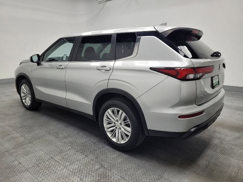 Used 2022 Mitsubishi Outlander ES FWD image 3
