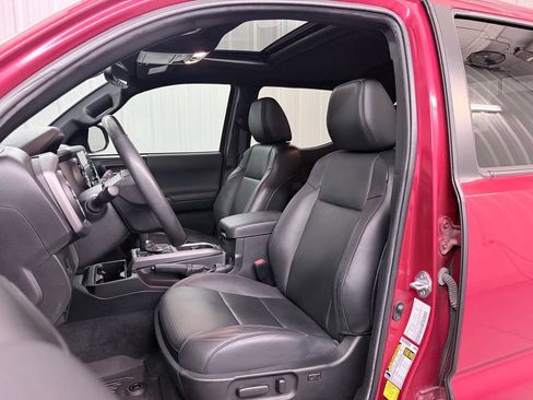 Used 2022 Toyota Tacoma TRD Sport w/ TRD Premium Sport Package AWD/4WD image 13