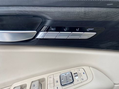 Used 2022 Genesis G90 5.0 Ultimate image 14