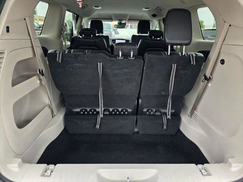 Certified 2023 Chrysler Pacifica Touring-L FWD image 19