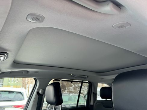 Used 2022 Jeep Grand Cherokee Limited w/ Luxury Tech Group II image 38