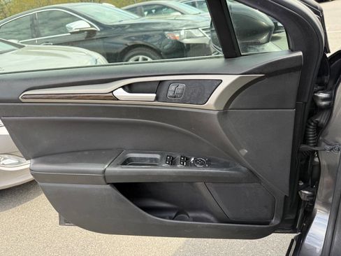 Used 2016 Ford Fusion Energi SE image 21