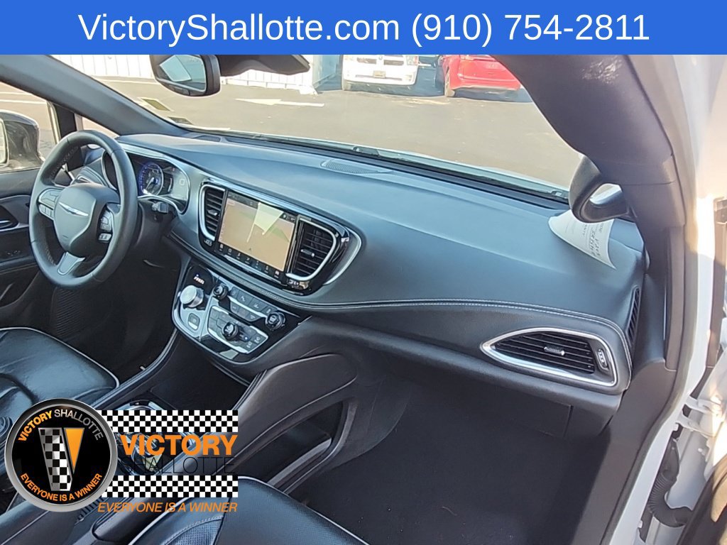 Used 2025 Chrysler Pacifica Limited FWD image 36