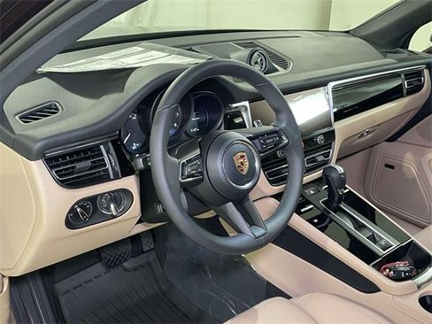 New 2026 Porsche Macan image 4