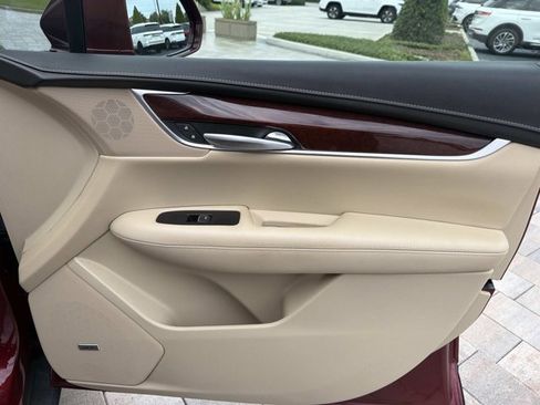 Used 2018 Cadillac XT5 Luxury w/ Driver Awareness Package FWD image 17