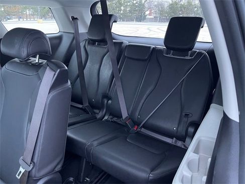 Used 2024 Kia Carnival LX image 21