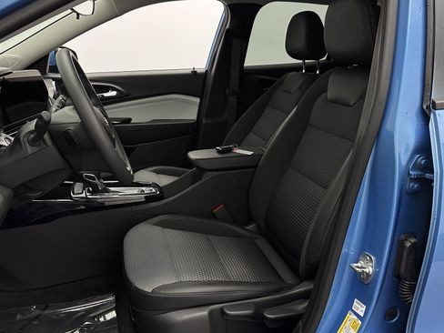 Used 2025 Chevrolet Trax LT FWD image 21