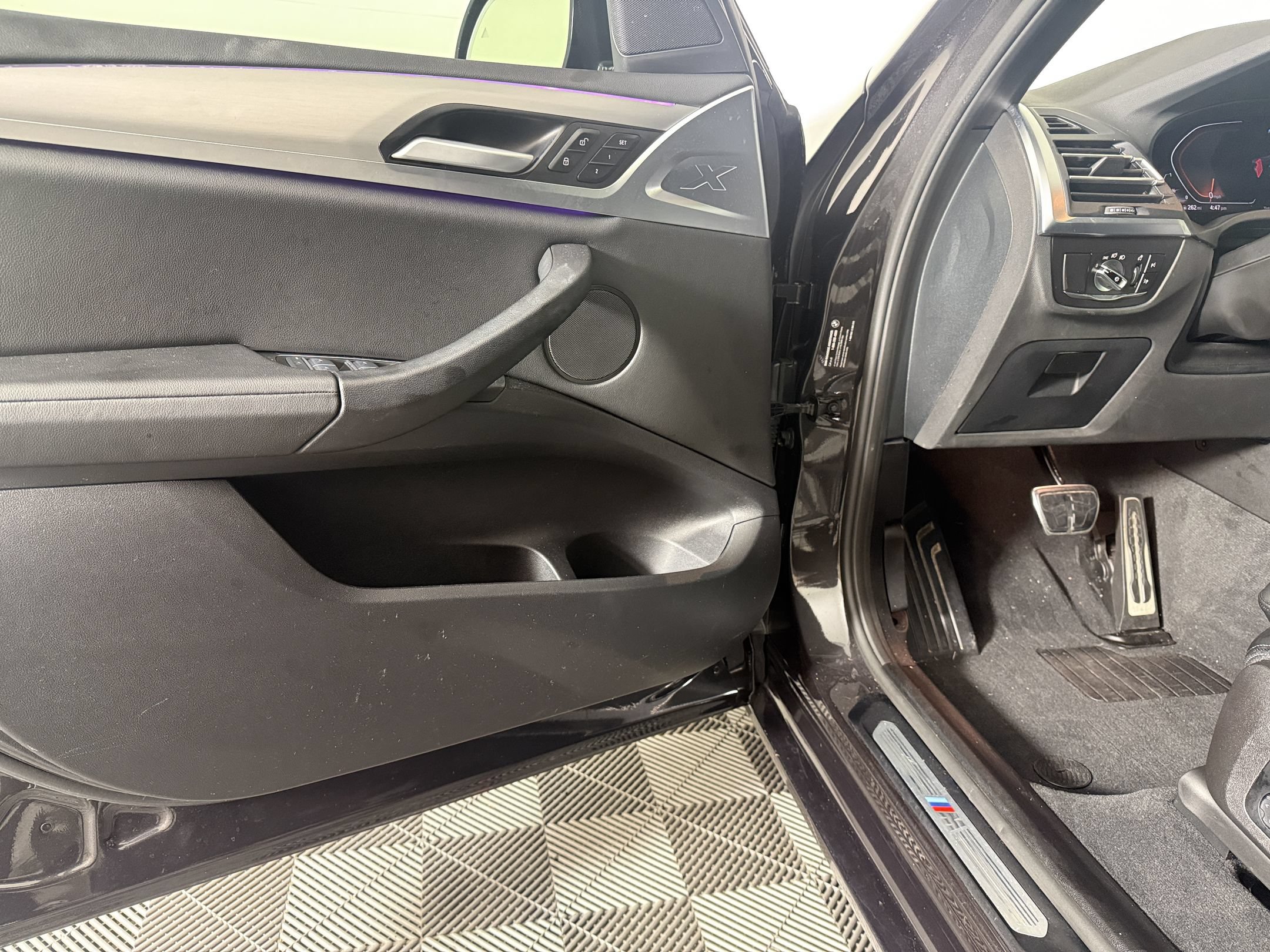 Used 2024 BMW X3 sDrive30i w/ M Sport Package RWD image 27