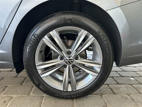 Certified 2024 Volkswagen Jetta SE w/ Panoramic Sunroof Package image 41